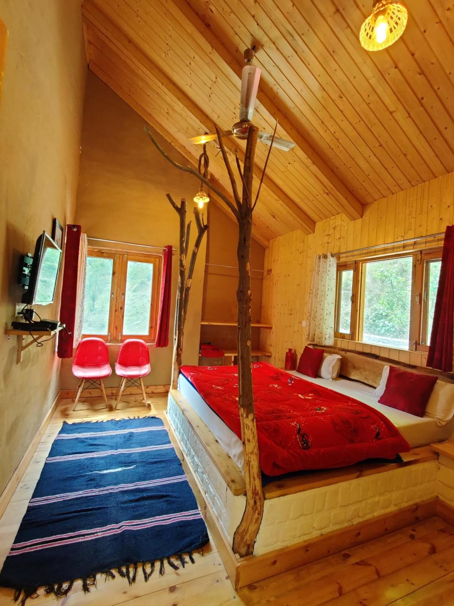 Offbeat Abodes - Tirthan Valley Banjar Exterior photo