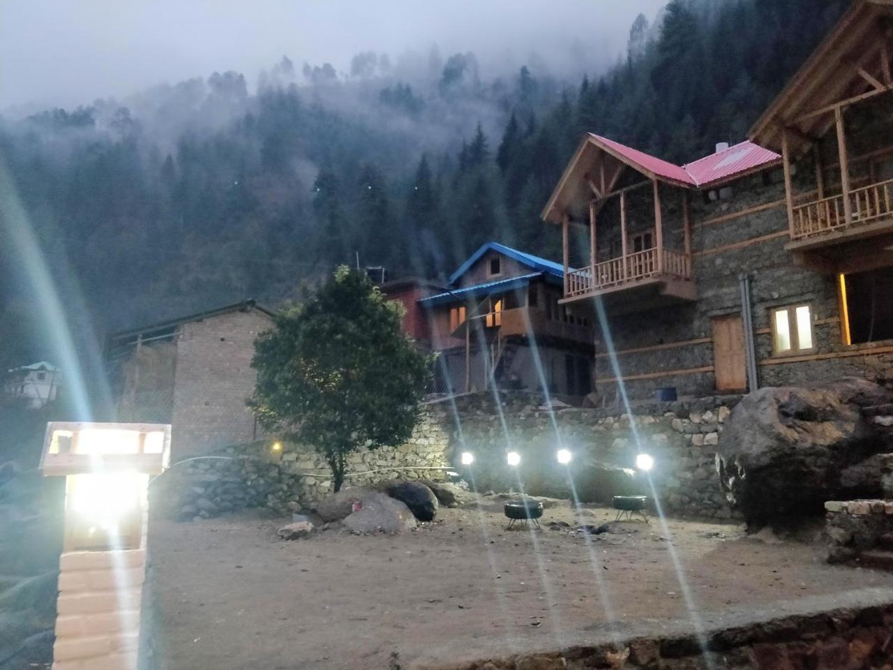 Offbeat Abodes - Tirthan Valley Banjar Exterior photo