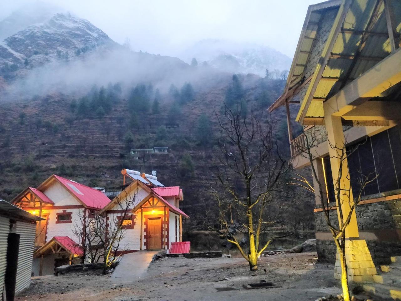 Offbeat Abodes - Tirthan Valley Banjar Exterior photo